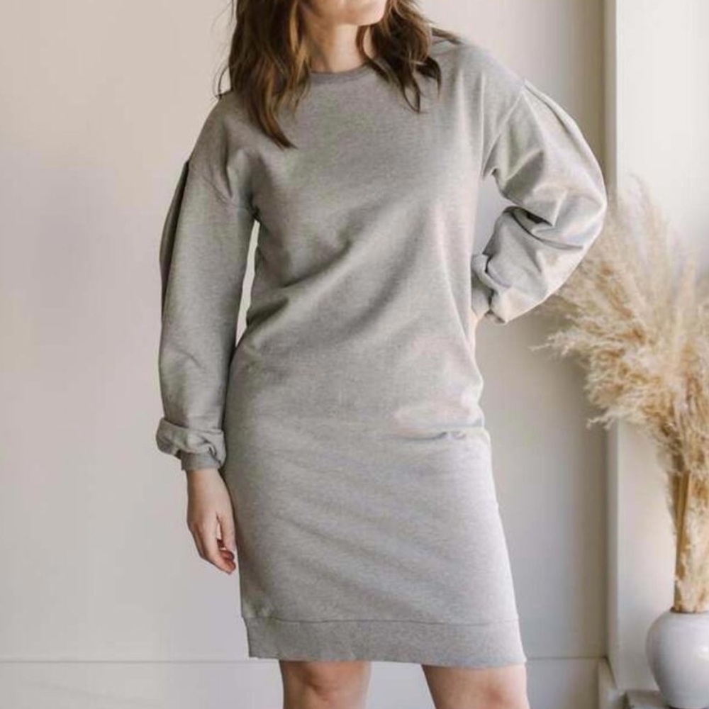 The simple folk sweatshirt dress